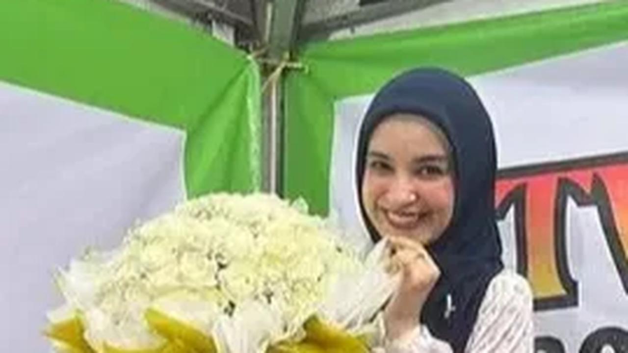 Beda! Potret Dinner Romantis Shireen Sungkar dan Teuku Wisnu di Warung Pecel Ayam, Ditonton Warga