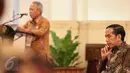 Presiden Jokowi saat mendengarkan sambutan dari Menteri PU-Pera Basuki Hadimuljono pada peringatan Hari Habitat Dunia 2015 di Istana Negara, Jakarta, Selasa (6/10). Hari Habitat Dunia diperingati setiap Senin pertama Oktober. (Liputan6.com/Faizal Fanani)