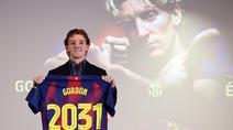 Klub juara Liga Spanyol 2025/2026 Barcelona resmi mengontrak penyerang sayap asal Inggris Anthony Gordon dari Newcastle United, Sabtu (30/5) pagi WIB. (AFP/Josep Lago)