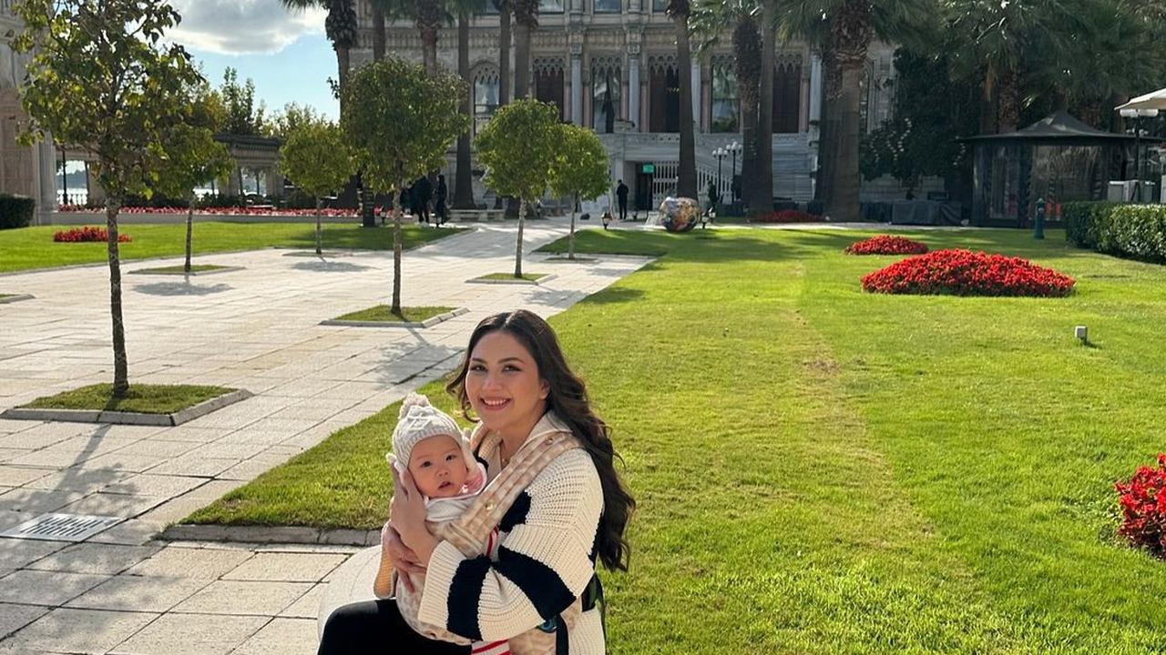 Kondangan ke Turki, Ini 7 Potret Terbaru Jessica Milla yang Terlihat Lebih Berisi - Aura Wanita Berkelas Terpancar