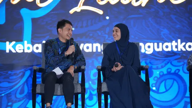 Foto pasangan public figure Dimas Seto dan Dhini Aminarti