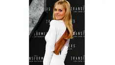 Nicola Peltz saat mengahadiri pemutaran perdana Eropa film "Transformers: Age of Extinction"  di Berlin 29/6/14 (REUTERS / Thomas Peter)