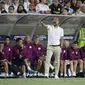 Manajer Manchester City Pep Guardiola tengah memberikan instruksi kepada pemainnya saat melawan Real Madrid pada laga pramusim International Champions Cup 2017, Kamis (27/7/2017). Manchester City menang 4-1. (AP Photo/Jae C. Hong)