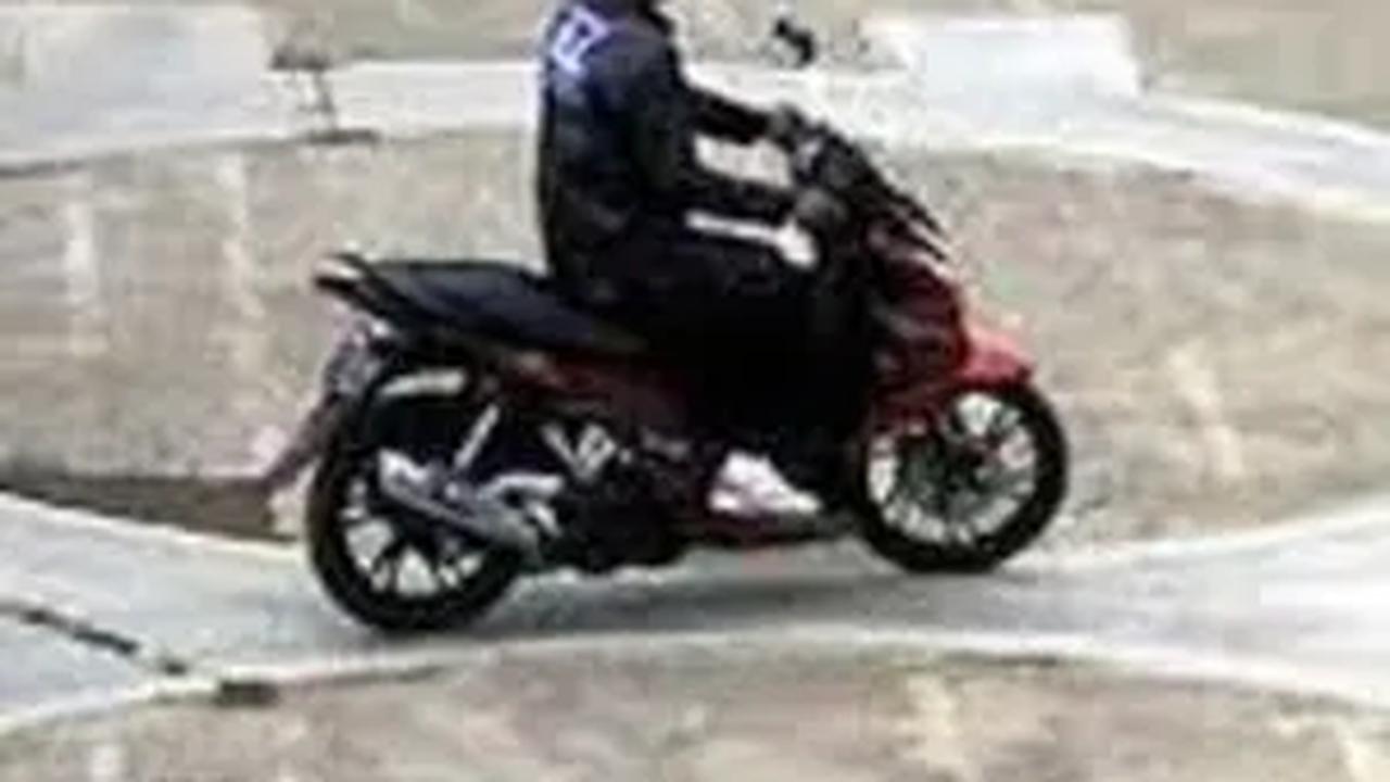 Polda Metro Jaya resmi merilis track atau lintasan baru untuk ujian praktik surat izin mengemudi (SIM) C bagi pengendara sepeda motor. Polisi melakukan sejumlah perubahan dalam sisi tes lintasan di lintasan.