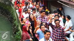 Calon Wakil Gubernur DKI Jakarta Djarot Saiful Hidayat saat berkunjung ke Petukangan Utara, Jakarta, Selasa (29/11). Djarot mengajak warga untuk menjaga mental kebangsaan Indonesia. (Liputan6.com/Gempur M Surya)