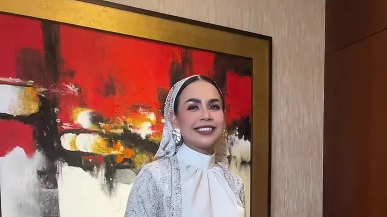 7 Potret Melaney Ricardo Jadi MC Buka Puasa, Dapat Berkah Ramadhan