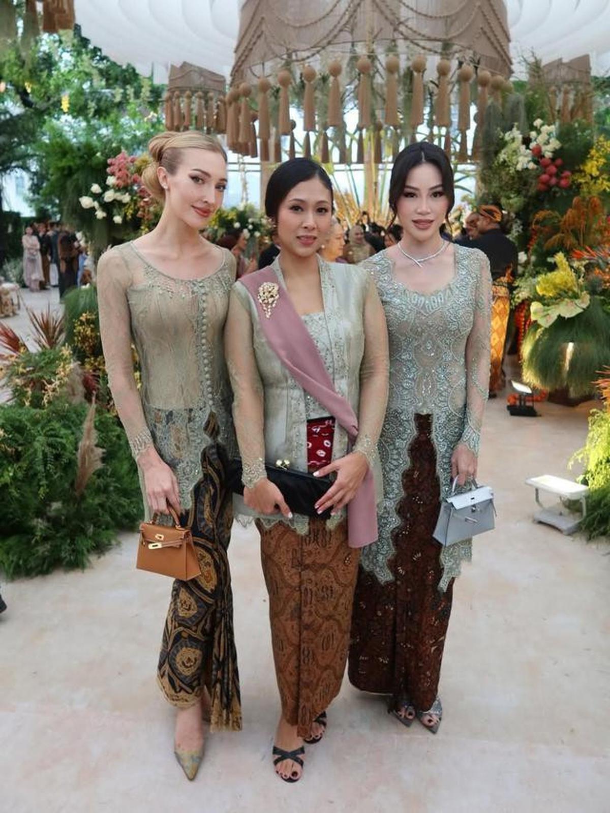 6 Potret Kebaya Para Menantu Keluarga Cendana di Pernikahan Darma Mangkuluhur