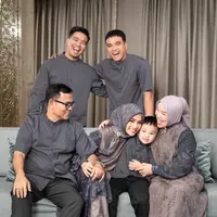 Potret Fuji dan keluarga (Sumber: Instagram/fuji_an)