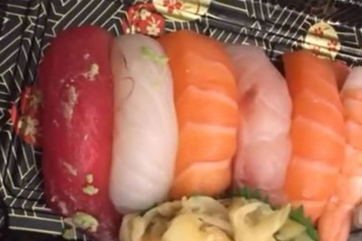 Bukti Kalau Kamu Harus Lebih Berhati-hati Makan Sushi Mentah