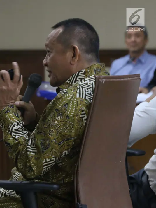 Mantan Sekretaris Mahkamah Agung (MA) Nurhadi Abdurachman saat menjadi saksi pada sidang lanjutan dugaan suap terkait pengurusan sejumlah perkara dengan terdakwa Eddy Sindoro di Pengadilan Tipikor, Jakarta, Senin (21/1). (Liputan6.com/Helmi Fithriansyah)