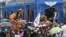 Warga mengarak ogoh-ogoh saat pawai budaya di kawasan Bundaran Hotel Indonesia, Jakarta, Minggu (8/3/2026). (merdeka.com/Arie Basuki)
