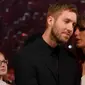 Calvin Harris dan Taylor Swift yang terlihat mesra dalam sebuah ajang penghargaan bergengsi pada 2015 silam (Billboard)