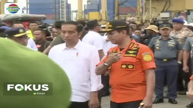 Presiden Jokowi datangi posko terpadu JICT Tanjung Priok untuk melihat puing serta potongan pakaian korban kecelakaan Lion Air JT 610.