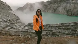 Dari laman Instagramnya, diketahui jika ia kerap bagikan momen saat mendaki Gede Pangrango, Kerinci, Semeru, dan Merbabu. Bahkan ia pernah menjelajahi Gunung Fuji di Jepang.(Liputan6.com/IG/@adindathomas)