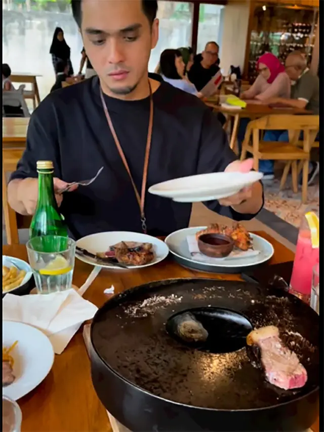 Donna Harun bersama anak dan cucu