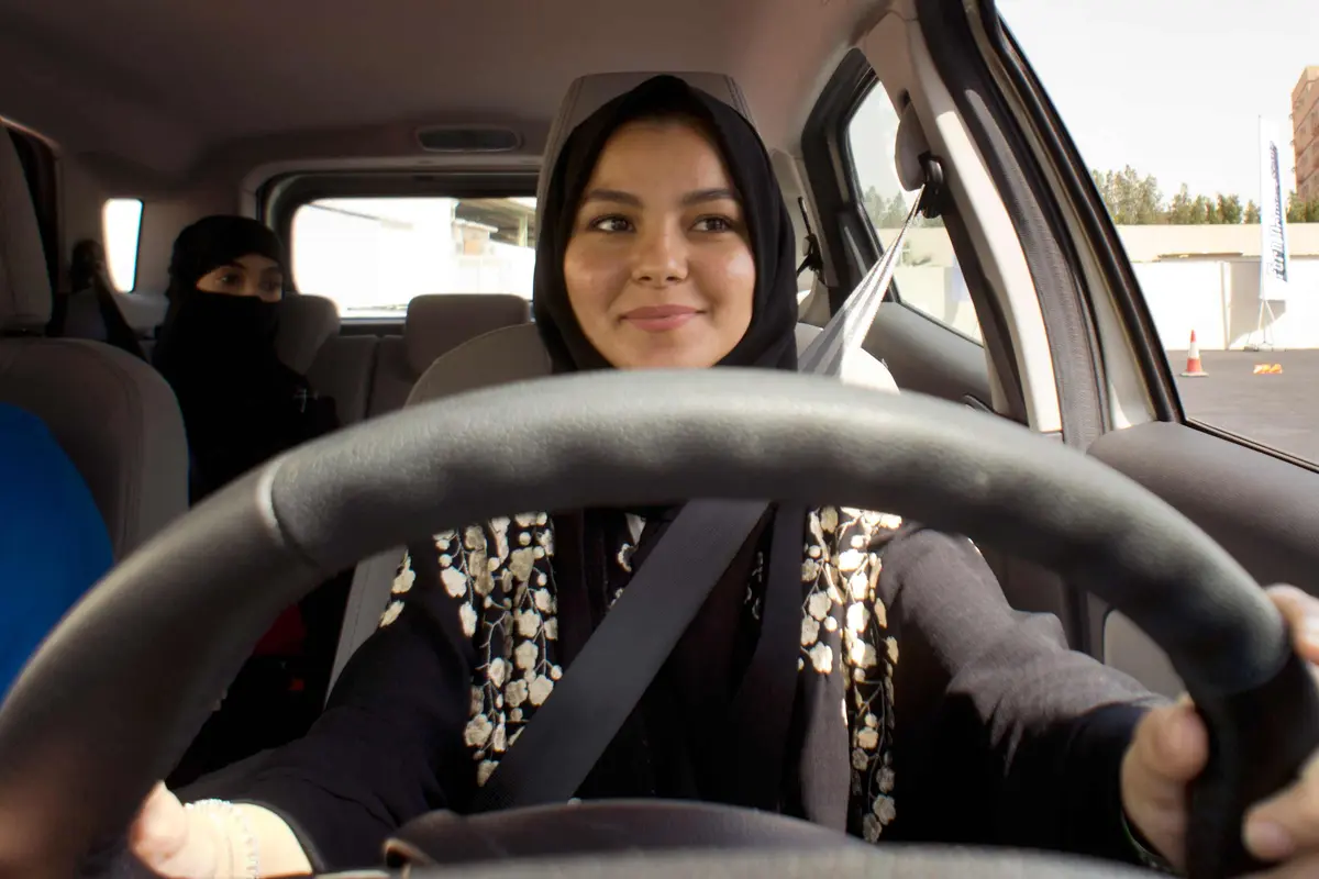 Wanita Arab Saudi Mengemudi
