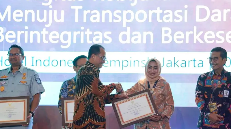PT ASDP Indonesia Ferry (Persero) kembali mendapatkan penghargaan sebagai salah satu "Instansi yang Berperan Aktif Dalam Penyelenggaraan Angkutan Lebaran Tahun 2024/1445 Hijriah"