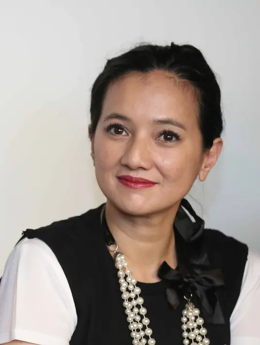 Pemeran Cut Mini kembali menghiasi layar lebar. Kali ini, ia terlibat dalam film Prosesif. Film yang digarap sutradara Edwin itu, ia berperan dengan banyak pemeran muda. Lantas seperti apa komentarnya? (Nurwahyunan/Bintang.com)