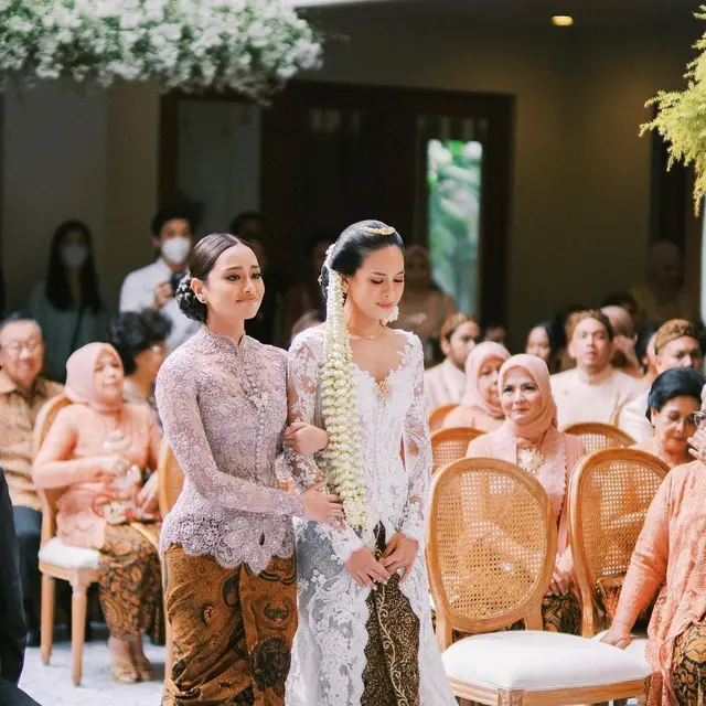 6 Potret Pernikahan Maudy Ayunda dan Jesse Choi, Penuh Haru Bahagia