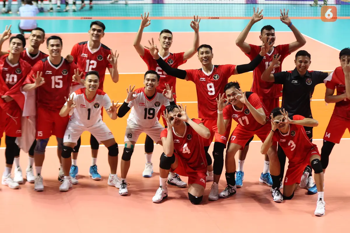 Foto: Kegembiraan Timnas Bola Voli Putra Indonesia saat Catatkan Hattrick Emas SEA Games di Kamboja