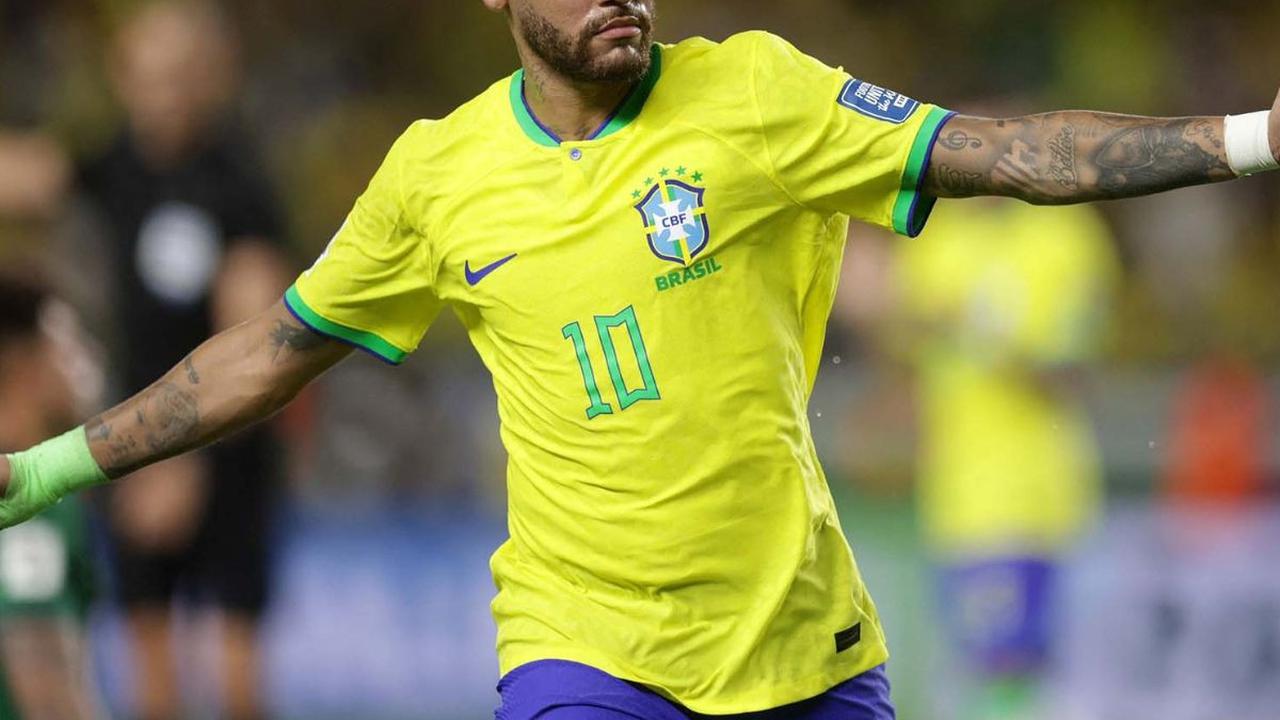 Megabintang Timnas Brasil, Neymar da Silva berhasil memecahkan rekor fantastis yang sebelumnya dipegang oleh legenda Pele. Neymar menjadi pencetak gol terbanyak atau top skor sepanjang masa untuk Timnas Brasil.