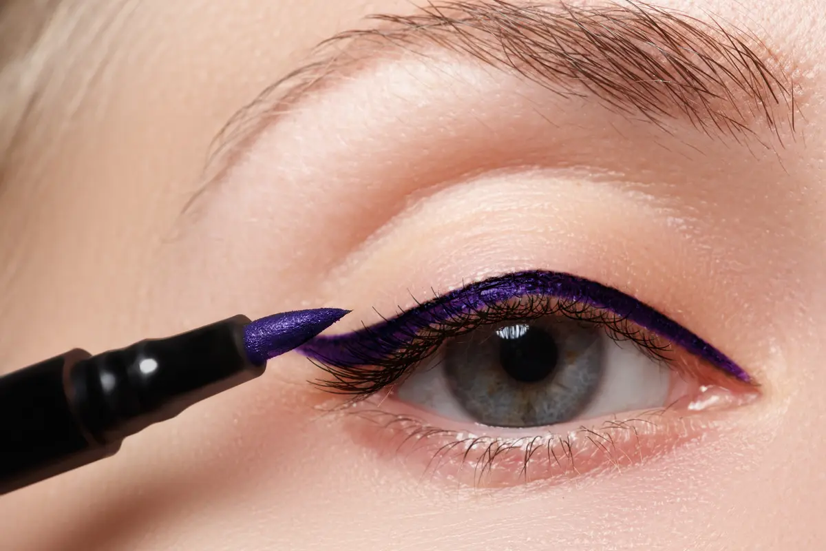 Tips Pakai Eyeliner Warna-warni yang Tak Lebay Untuk Daily Makeup