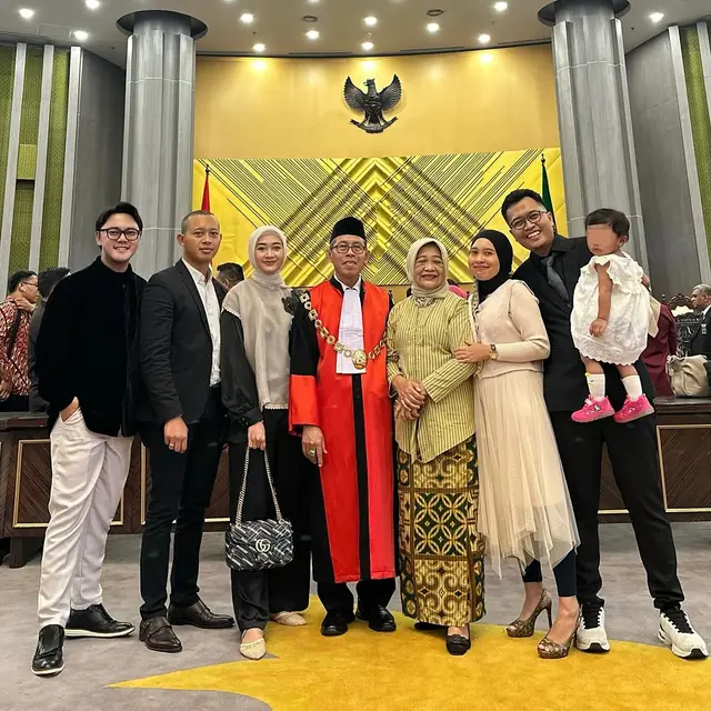 Danang dan Hemas Tunjukkan Dukungan di Pelantikan Ayah sebagai Ketua Pengadilan Tinggi Banten