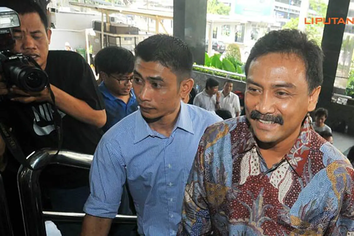 andi-mallarangeng-ditahan-3-131017b.jpg