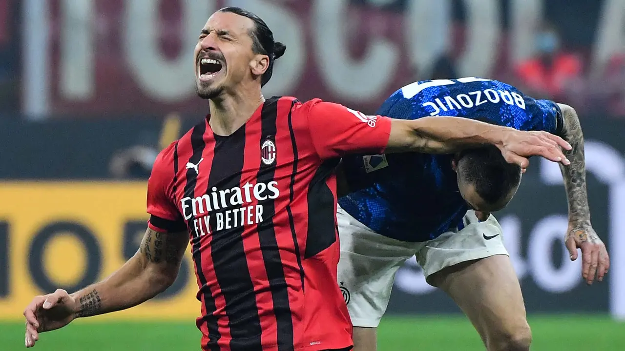 Foto: Aksi Duel Keras di Derby Milan