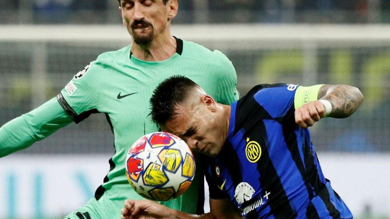 Meskipun begitu, Inter patut diapresiasi karena berani bermain lebih ofensif dan berhasil mencetak gol melalui aksi Marko Arnautovic di menit ke-79. Foto: REUTERS / Alessandro Garofalo<br>