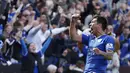 Stiker Leicester, Leonardo Ulloa, merayakan gol penyeimbang yang dicetaknya ke gawang West Ham pada laga Liga Premier Inggris di Stadion King Power, Leicester, Minggu (17/4/2016). Kedua tim bermain imbang 2-2. (AFP/Adrian Dennis)