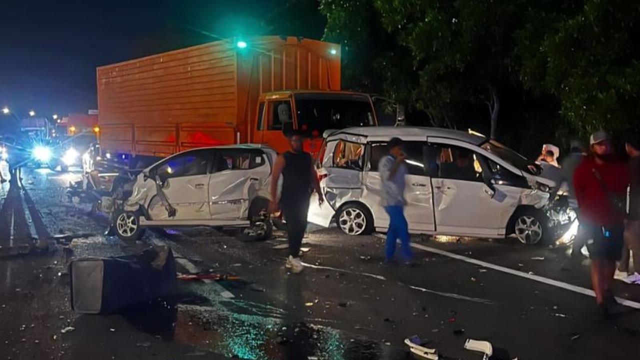 Kecelakaan Beruntun Cipularang KM 93: Kontainer Diduga Rem Blong, Dua Orang Tewas