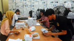 KPU Kota Tangerang Selatan menetapkan 1.022.237 pemilih tetap yang tersebar di 7 kecamatan, 54 kelurahan dengan rincian laki-laki 501.755 pemilih dan perempuan 520.482 pemilih. (merdeka.com/Arie Basuki)