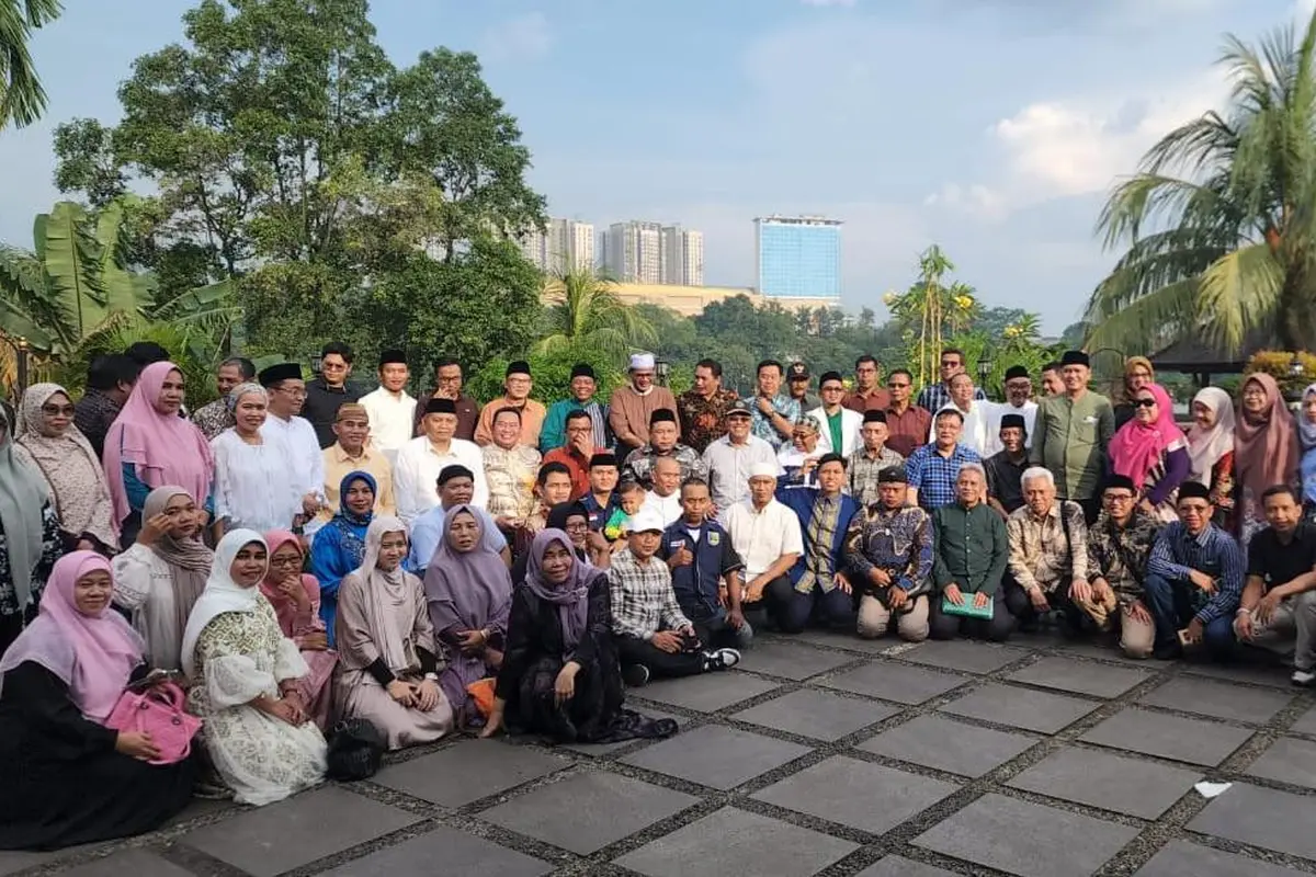 Paguyuban Demak Bintoro Nusantara (PDBN) menggelar Halal Bihalal 1446 H / 2025 Masehi bertema "Dalam Kebahagiaan, Kuatkan Keguyuban Demak Demi Nusa" di Resto Gudang Udang Cibubur, Depok, Minggu (20/4) (Istimewa)