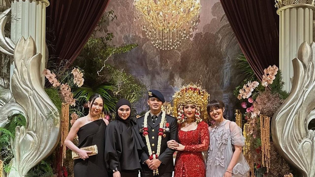 Tampil Glamor Semua, Ini Sederet Seleb yang Hadir di Resepsi Febby Rastanty dan Drajad Djumantara