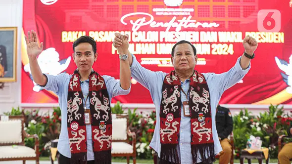 Prabowo-Gibran didaftarkan oleh tujuh partai politik yang tergabung dalam Koalisi Indonesia Maju (KIM) di Kantor KPU RI, Jakarta Pusat, Kamis (19/10/2023) atau hari terakhir pendaftaran. (Liputan6.com/Faizal Fanani)