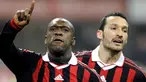 Ekspresi kegembiraan gelandang AC Milan, Clarence Seedorf (depan) didampingi Gianluca Zambrotta seusai mencetak gol kemenangan AC Milan atas Chievo Verona dalam laga lanjutan Serie A di San Siro, 14 Maret 2010. AFP PHOTO / DAMIEN MEYER 