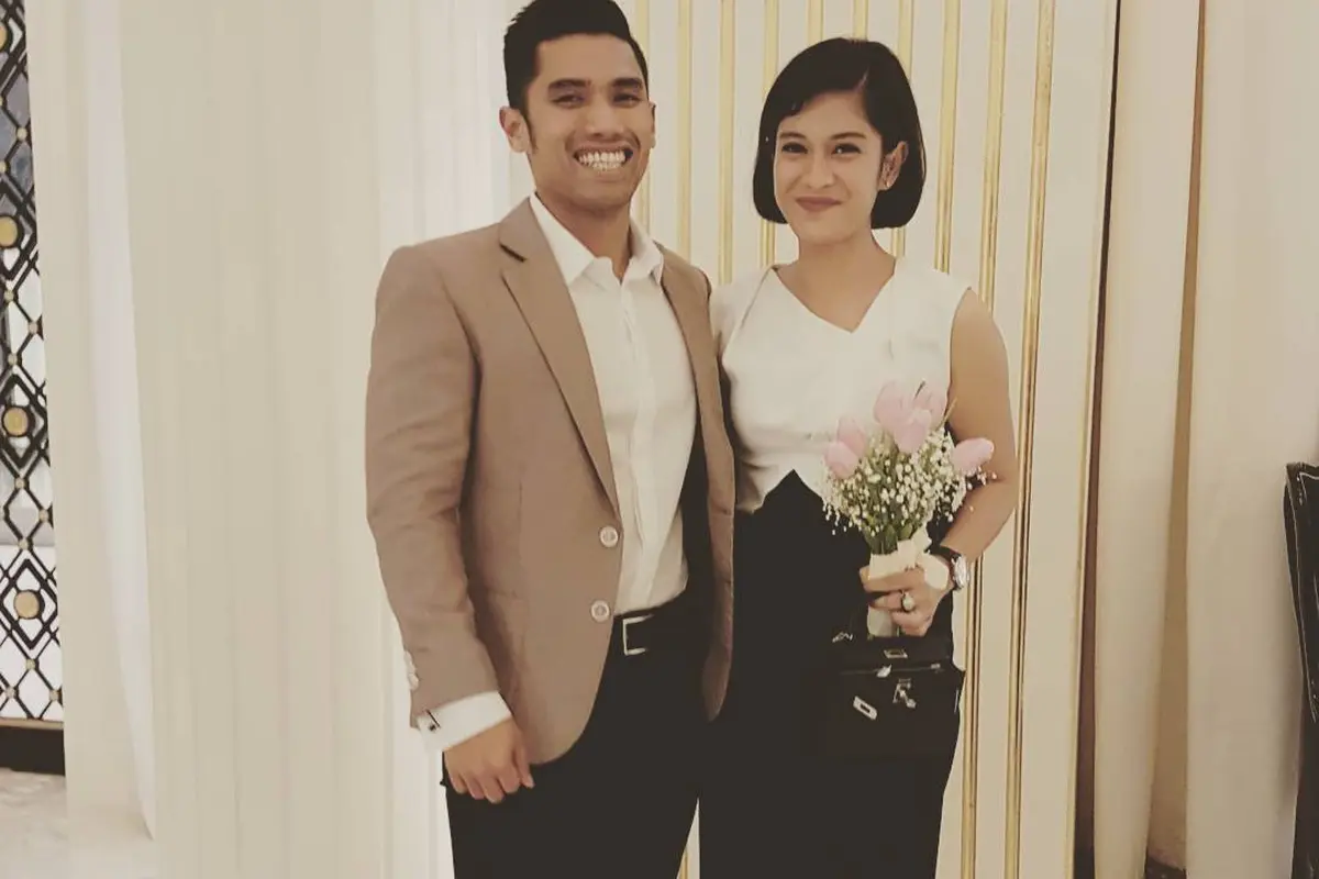 [Bintang] Dating Outfit Lebih Seru dengan Inspirasi Gaya Dian Sastrowardoyo dan Maulana Indraguna Sutowo