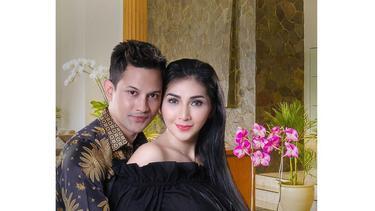 Maternity Shoot Lucky Perdana Dan Veronica News Entertainment Fimela Com