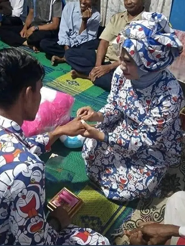 pasangan nikah dengan tema doraemon