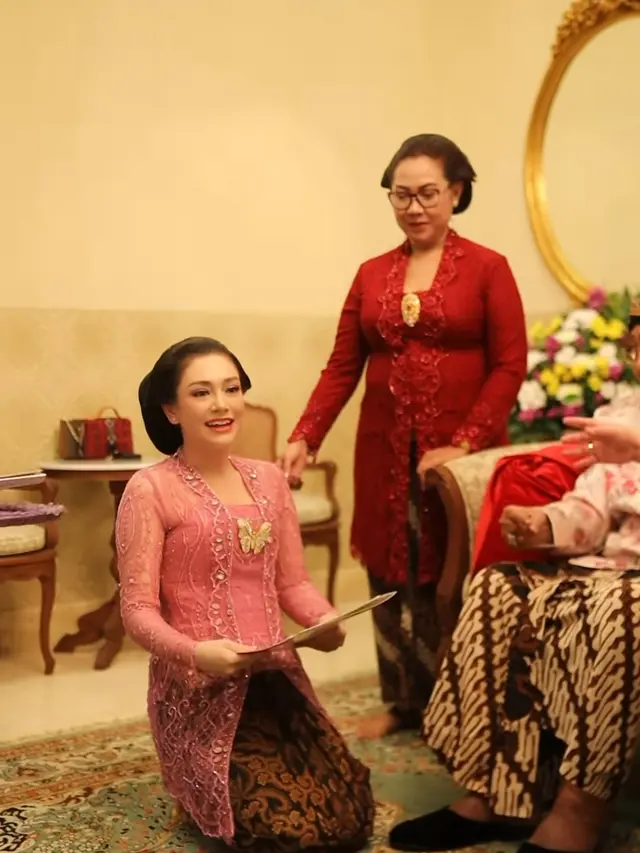 Celine Evangelista Gelar Keraton