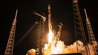 Satelit Nusantara Lima sukses diluncurkan ke orbit dengan roket Falcon 9 milik Space Exploration Technologies Corporation (SpaceX) dari Cape Canaveral, Florida, Amerika Serikat, pada Kamis (11/9/2025) waktu setempat atau Jumat (12/9/2025) waktu Indonesia. (Dok Pasifik Satelit Nusantara)