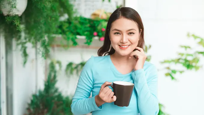 cantik tersenyum bahagia