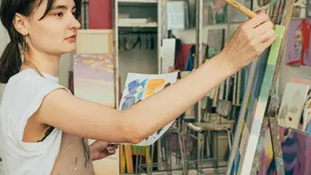 5 Hobi Seru untuk Si Introvert Agar Tetap Kreatif, Coba Yuk!