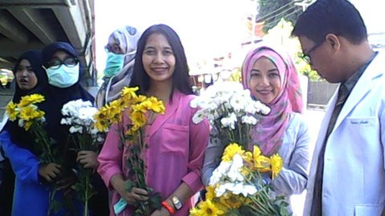 Ijazah profesi ditahan, dokter-dokter muda di Makassar gelar aksi