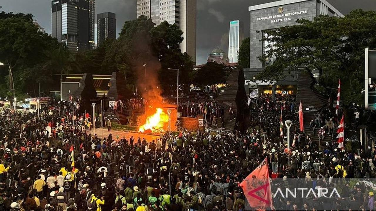 Tragis: Pengemudi Ojol Tewas Terlindas Rantis Brimob, Aksi Demonstrasi Anarkis Meluas ke Berbagai Kota