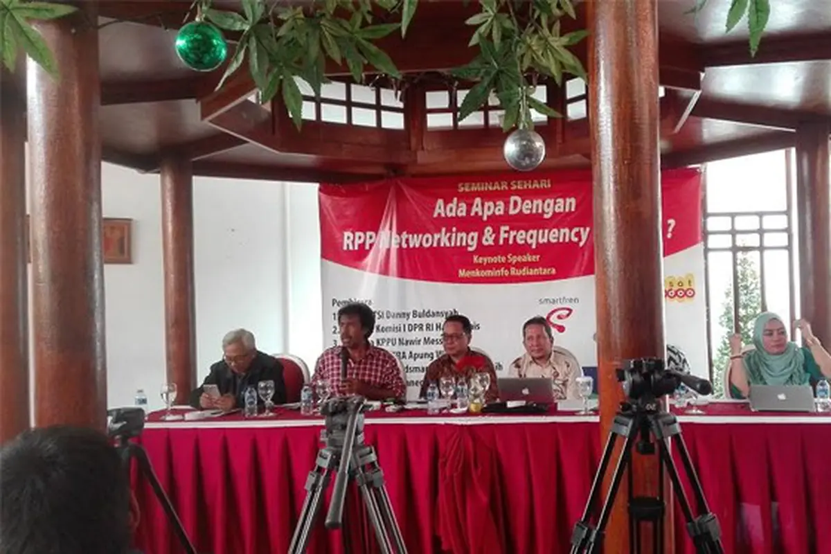Diskusi tentang draf Revisi Peraturan Pemerintah (RPP) tentang Penyelenggaraan Telekomunikasi.