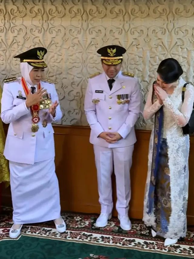 Pesona Cantik Arumi Bachsin Jinjing Tas Branded Lokal Seharga Rp12 Jutaan di Pelantikan Kepala Daerah