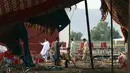 seorang pengebom bunuh diri menyerang konvensi politik yang diselenggarakan Partai Jamiat Ulema-e-Islam-Fazl (JUI-F) di Kota Khar, Pakistan, dekat perbatasan dengan Afghanistan, pada Minggu (30/7/2023). (AP Photo/Mohammad Sajjad)
