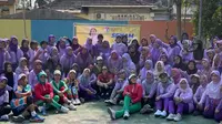 Staf khusus Menpora Bidang Komunikasi dan Hubungan Internasional, Alia Noorayu Laksono, menggelar Senam Seru dalam rangka merayakan Hari Sumpah Pemuda (HSP) ke-98 tahun ini di Duren Sawit, Jakarta Timur, Minggu (29/10/2023) (Istimewa)